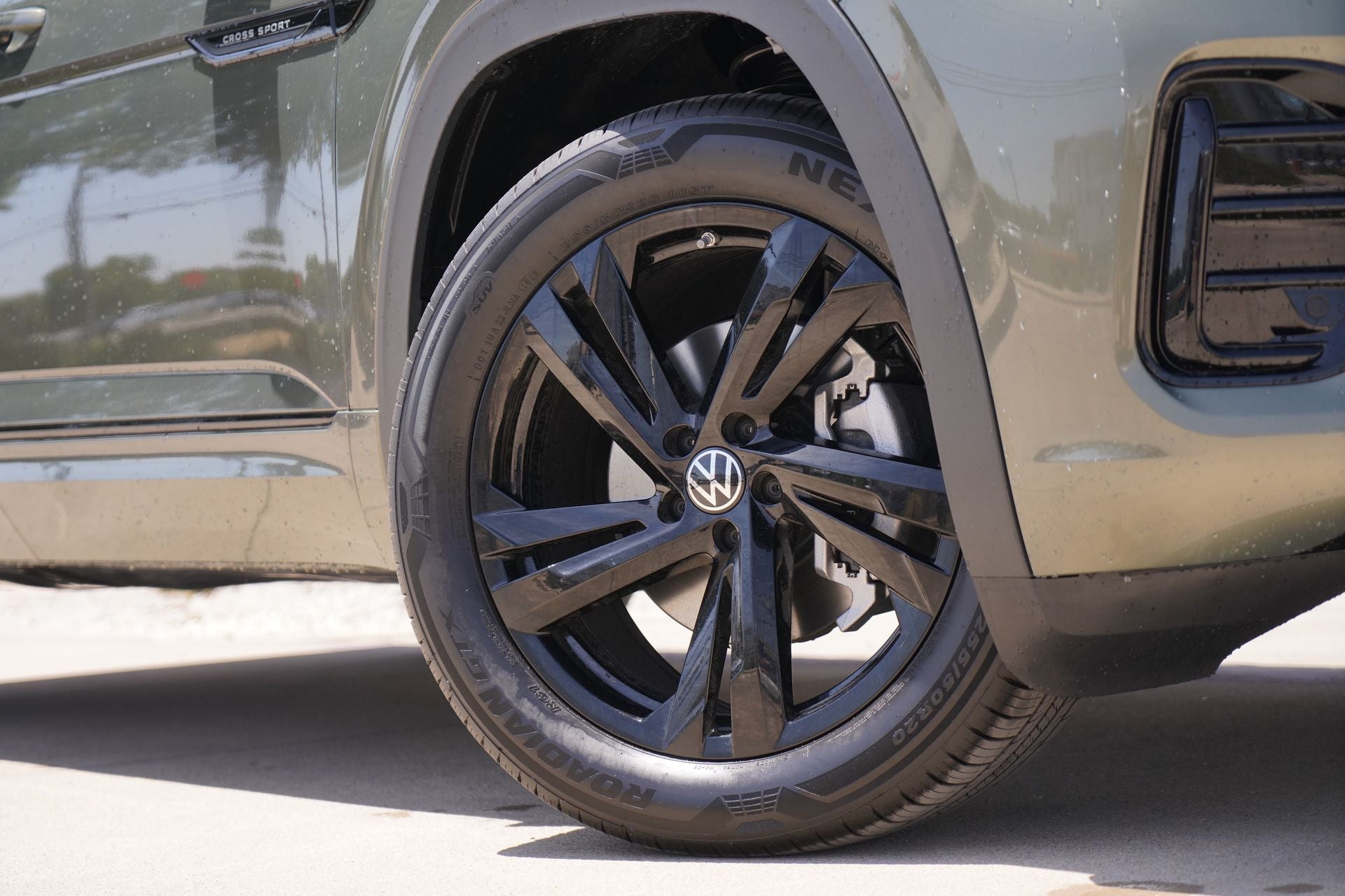 2026 Volkswagen Atlas Cross Sport 2.0T SEL R-Line Black
