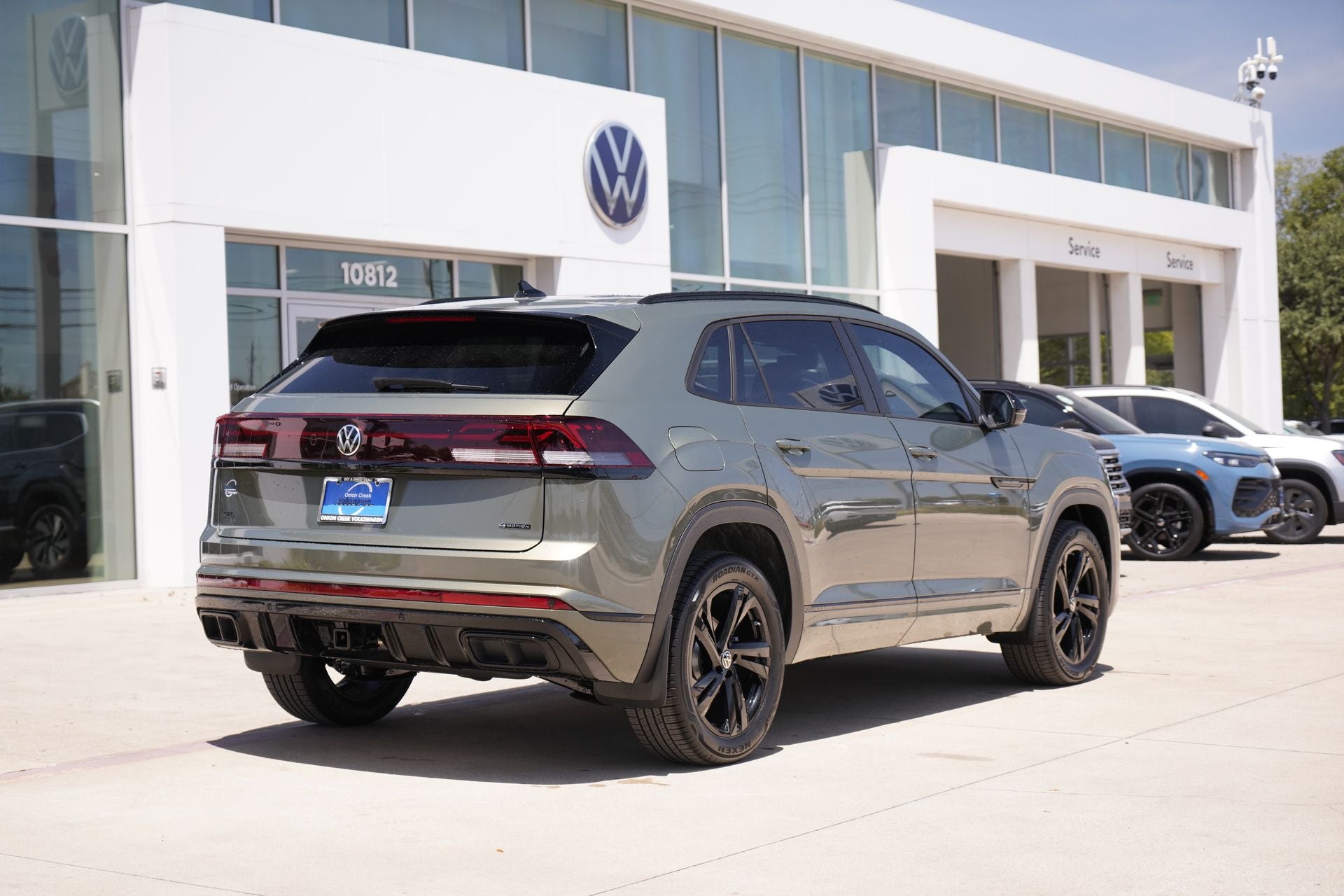 2026 Volkswagen Atlas Cross Sport 2.0T SEL R-Line Black
