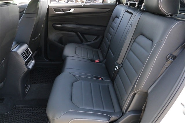 2026 Volkswagen Atlas Cross Sport 2.0T SEL R-Line Black