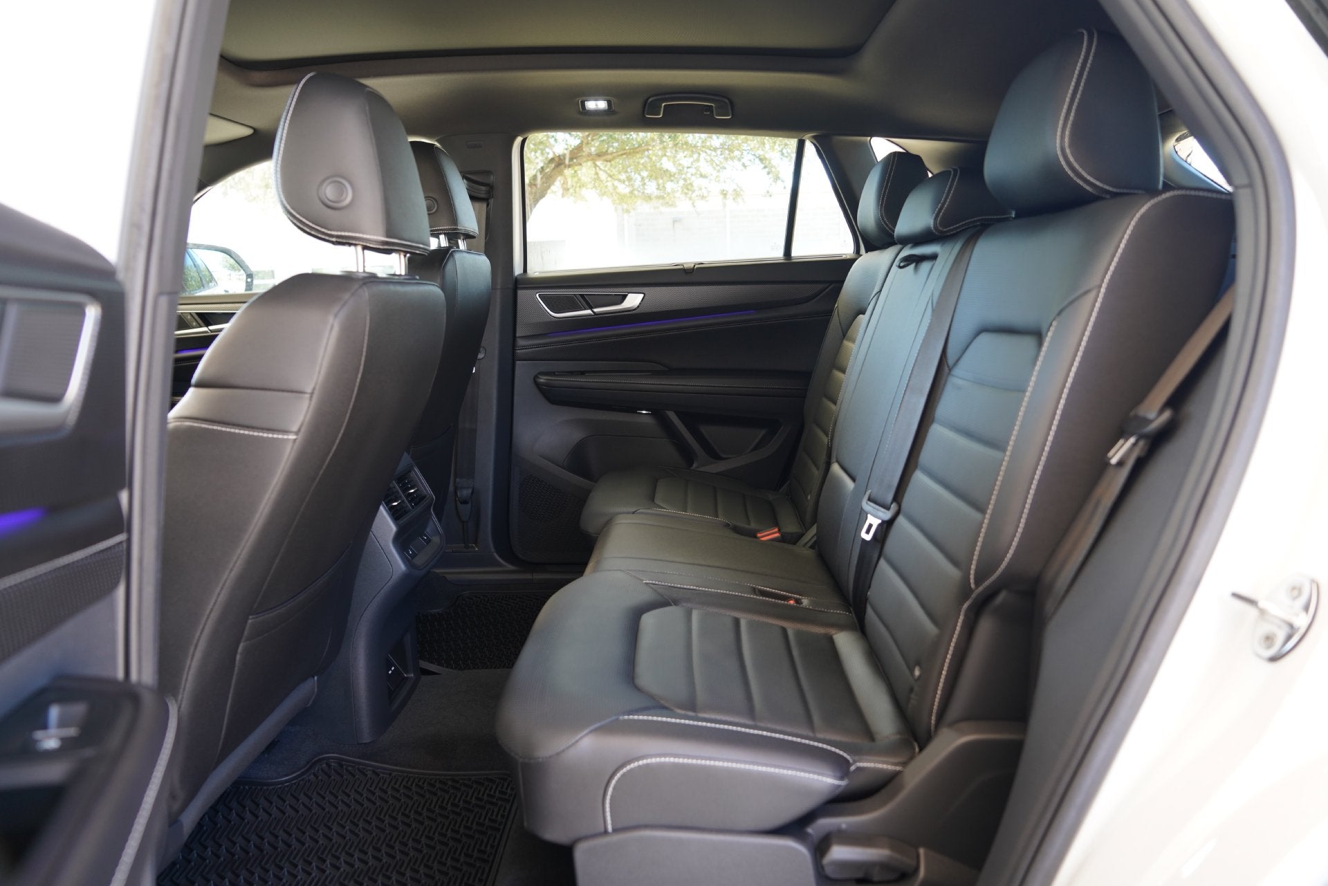 2026 Volkswagen Atlas Cross Sport 2.0T SEL R-Line Black
