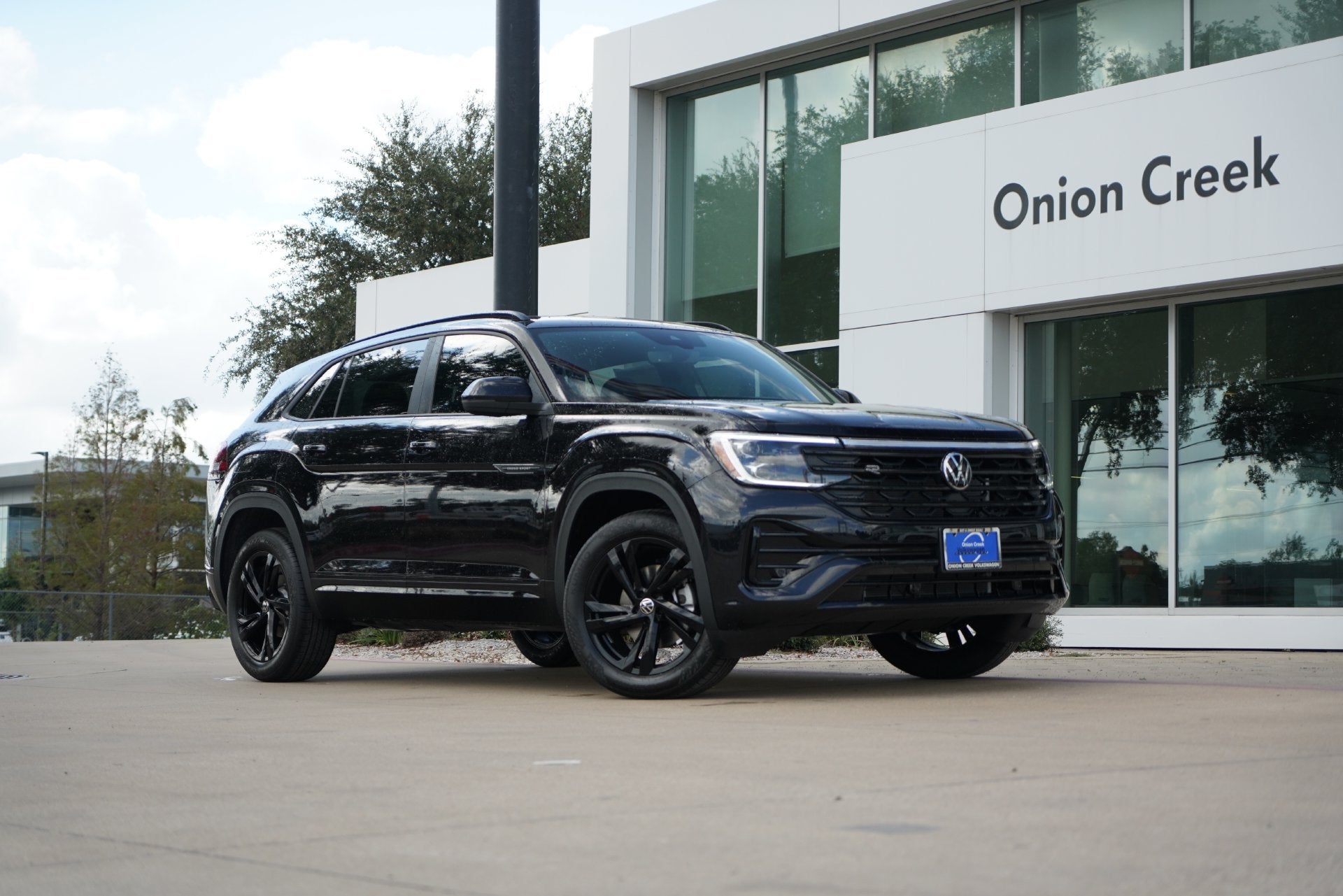 2026 Volkswagen Atlas Cross Sport 2.0T SEL R-Line Black