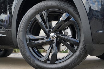 2026 Volkswagen Atlas Cross Sport 2.0T SEL R-Line Black