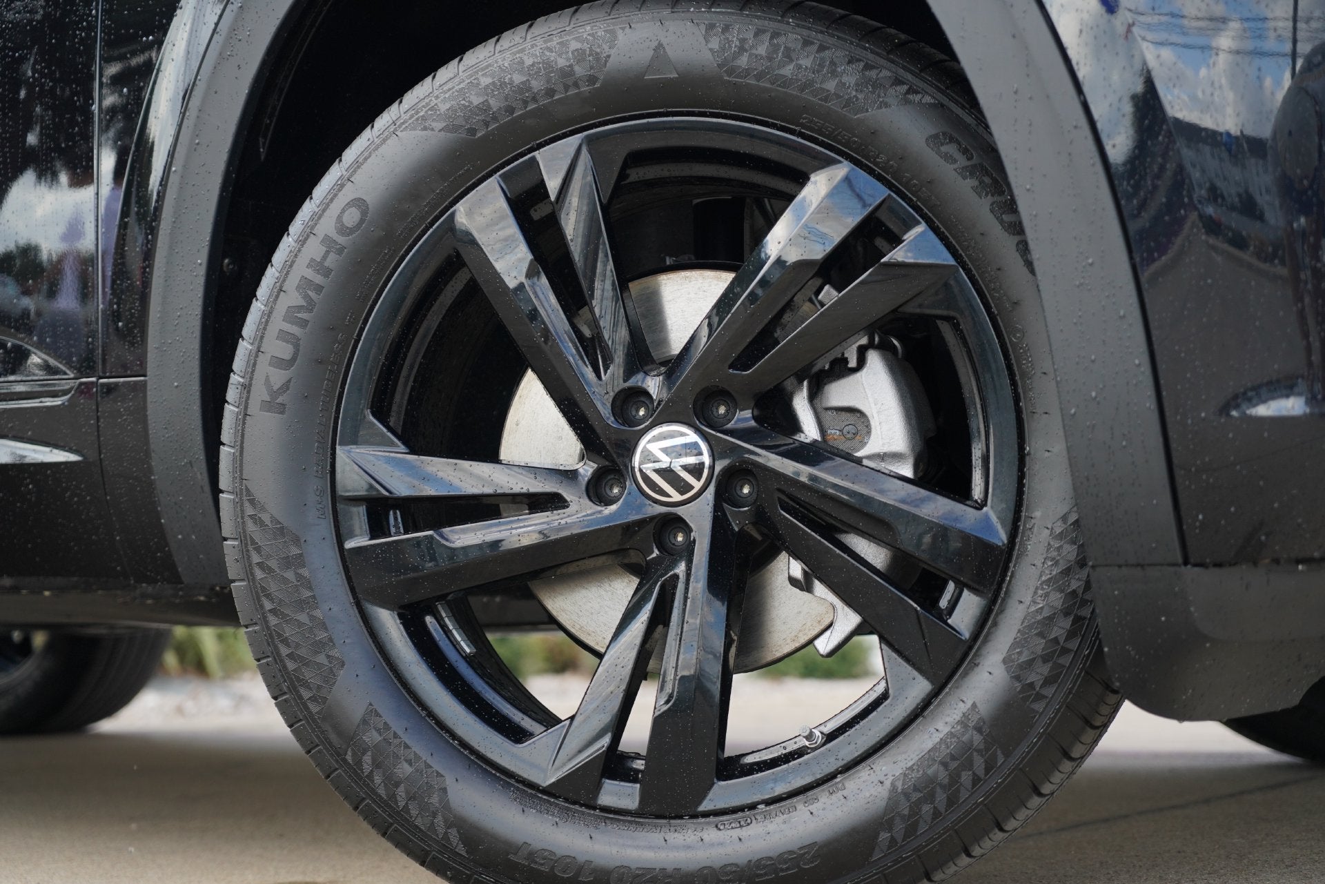 2026 Volkswagen Atlas Cross Sport 2.0T SEL R-Line Black