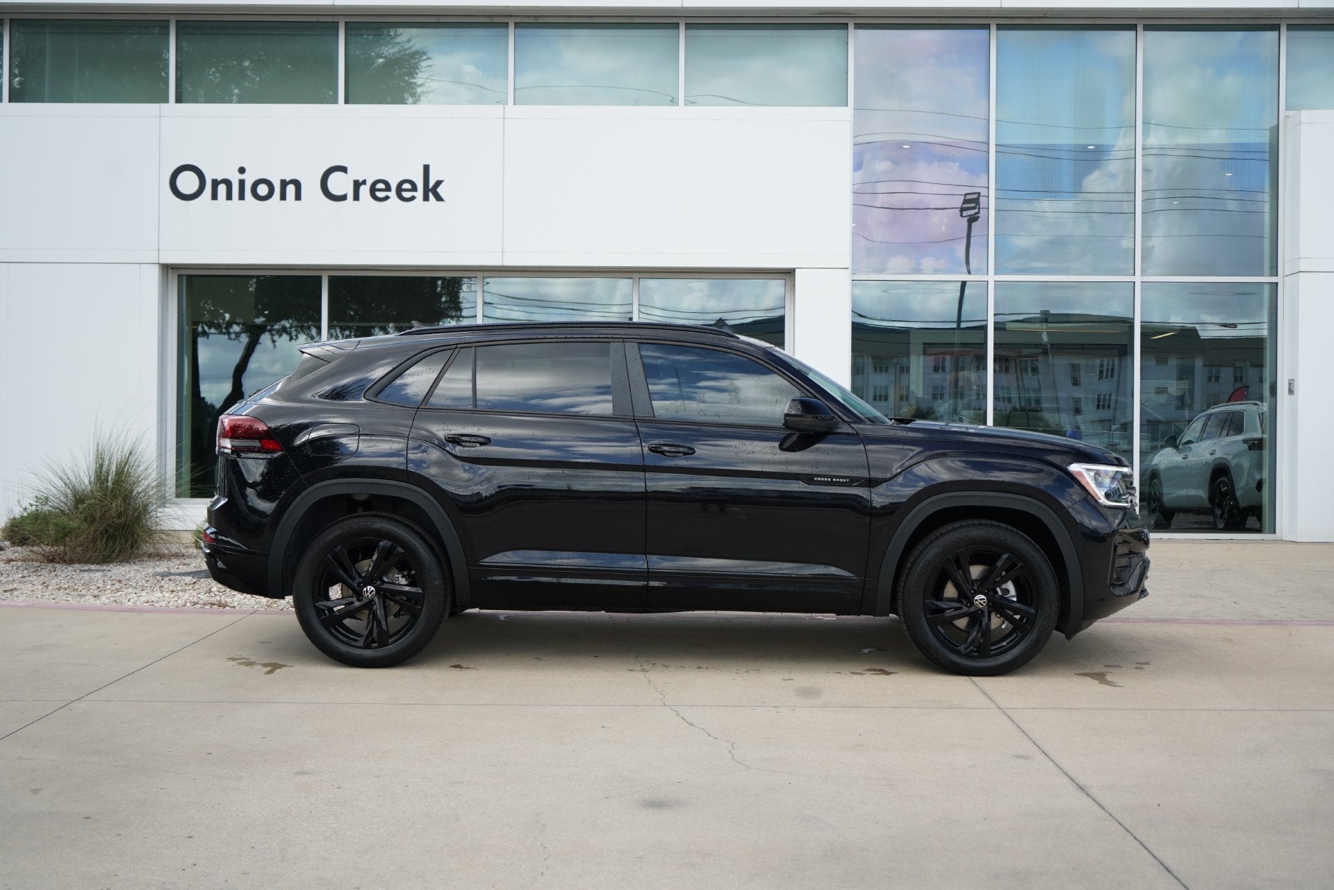 2026 Volkswagen Atlas Cross Sport 2.0T SEL R-Line Black