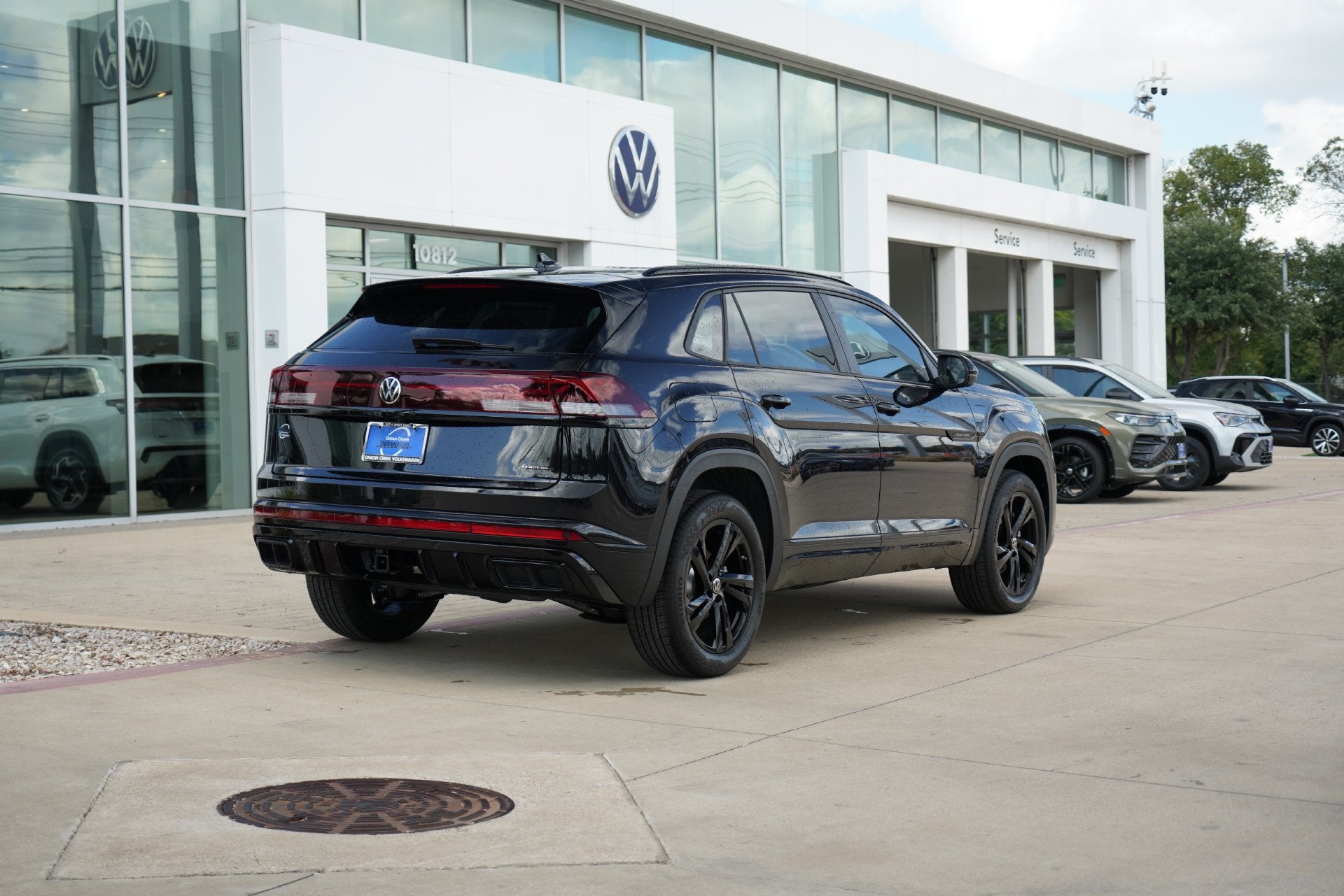 2026 Volkswagen Atlas Cross Sport 2.0T SEL R-Line Black
