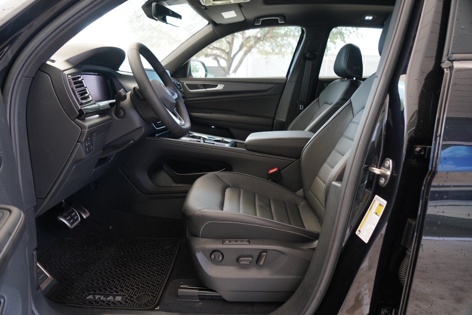 2026 Volkswagen Atlas Cross Sport 2.0T SEL R-Line Black