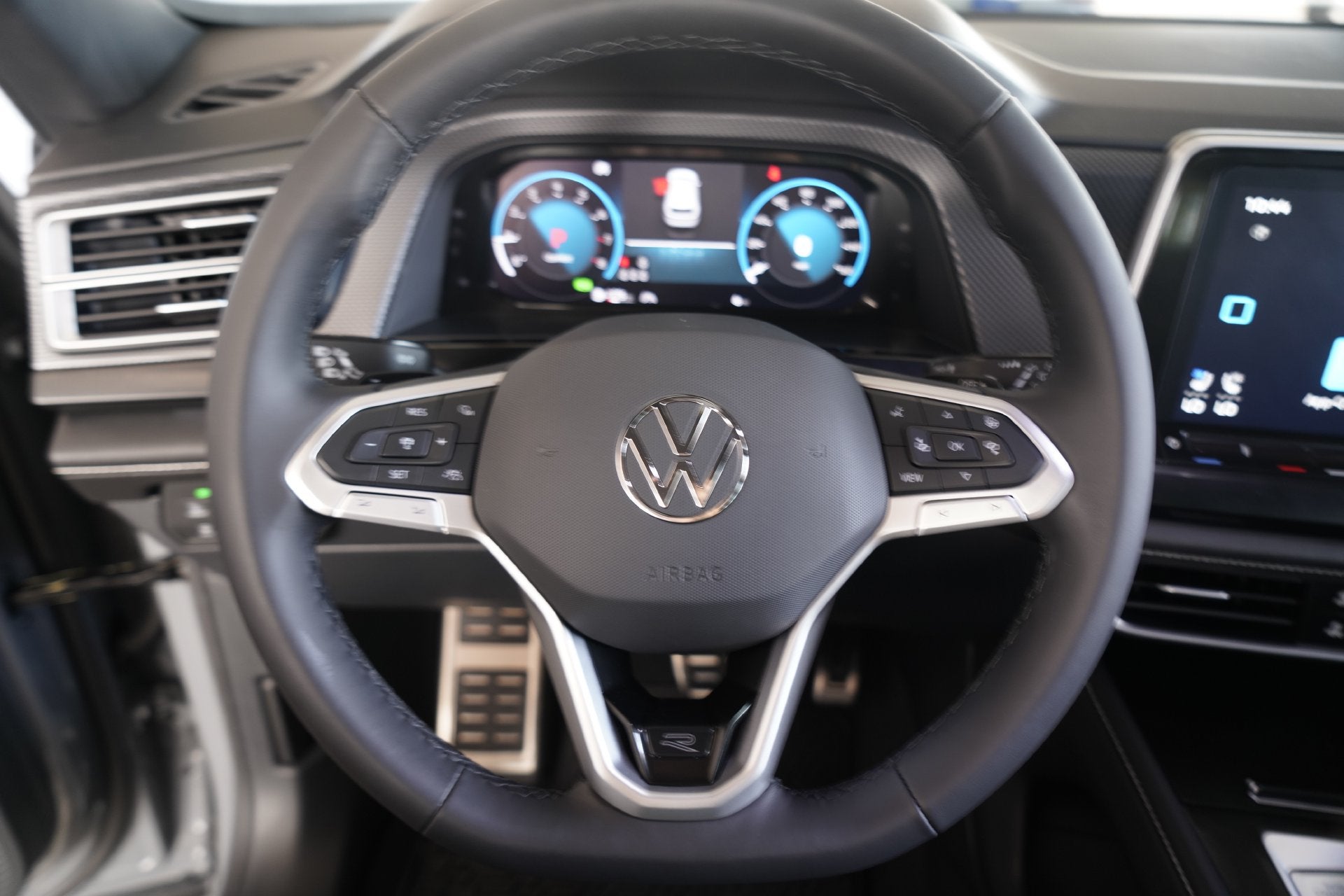 2026 Volkswagen Atlas Cross Sport SEL R-Line Black