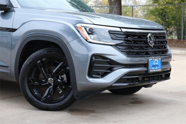 2025 Volkswagen Atlas Cross Sport 2.0T SEL R-Line Black