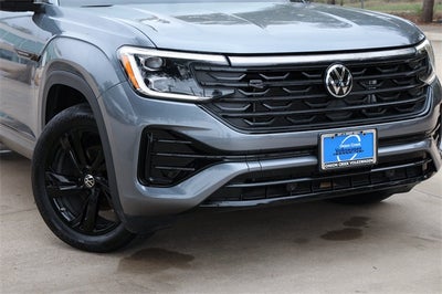 2025 Volkswagen Atlas Cross Sport 2.0T SEL R-Line Black