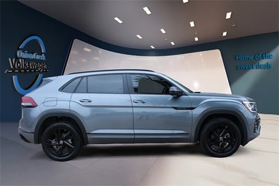 2025 Volkswagen Atlas Cross Sport 2.0T SEL R-Line Black