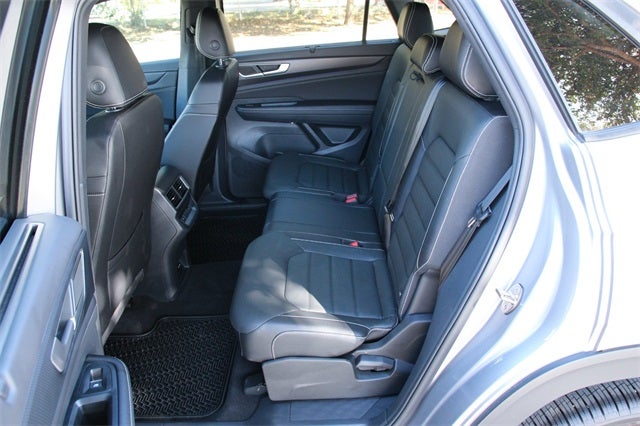 2025 Volkswagen Atlas Cross Sport 2.0T SEL R-Line Black