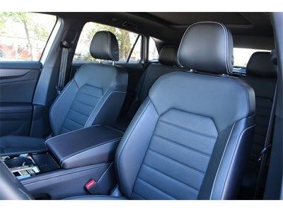 2025 Volkswagen Atlas Cross Sport 2.0T SEL R-Line Black