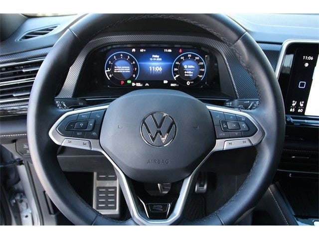 2025 Volkswagen Atlas Cross Sport 2.0T SEL R-Line Black