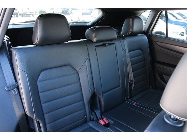 2025 Volkswagen Atlas Cross Sport 2.0T SEL R-Line Black