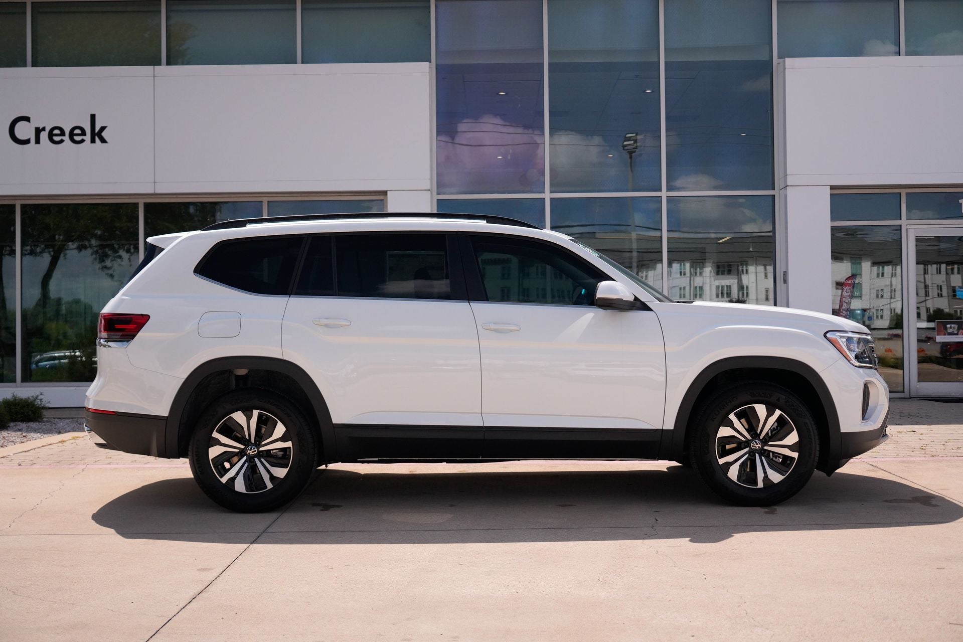 2026 Volkswagen Atlas 2.0T SE
