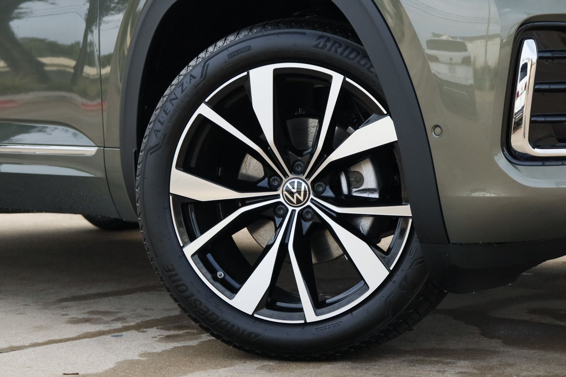 2026 Volkswagen Atlas Cross Sport 2.0T SEL Premium R-Line