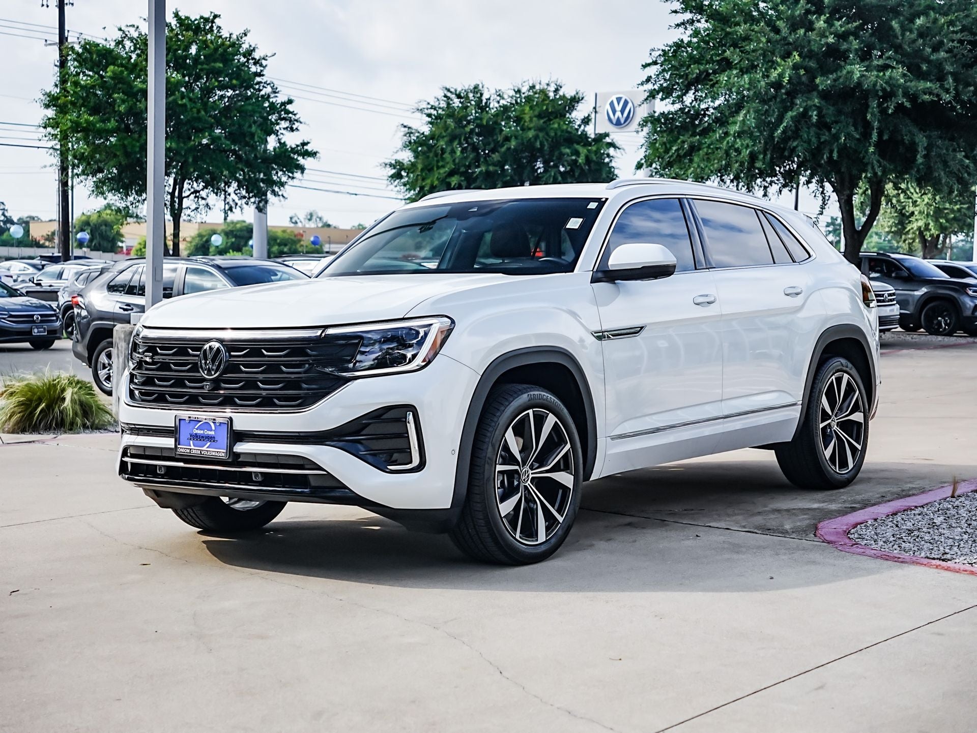 2024 Volkswagen Atlas Cross Sport 2.0T SEL Premium R-Line