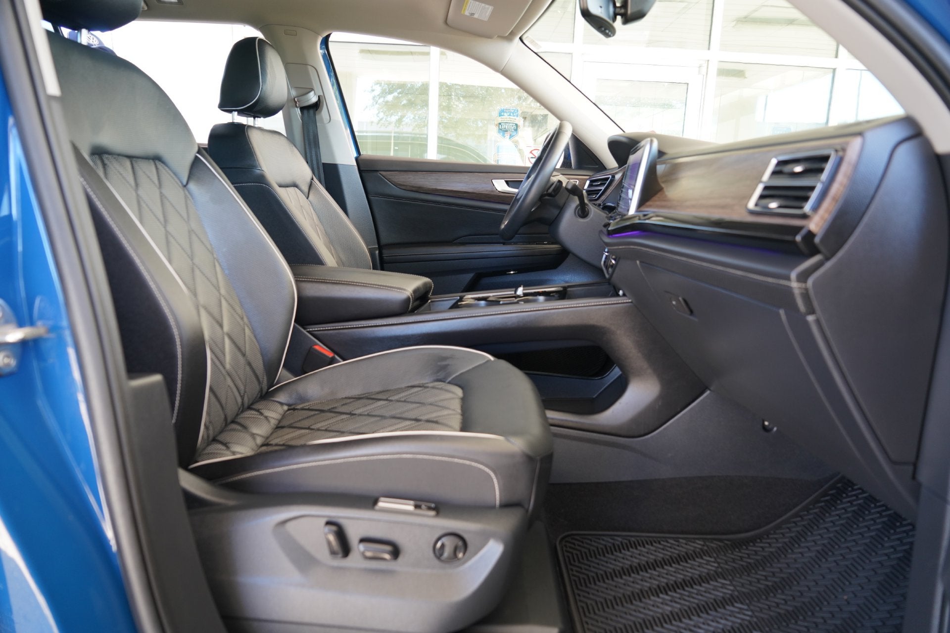 2025 Volkswagen Atlas 2.0T SEL Premium R-Line