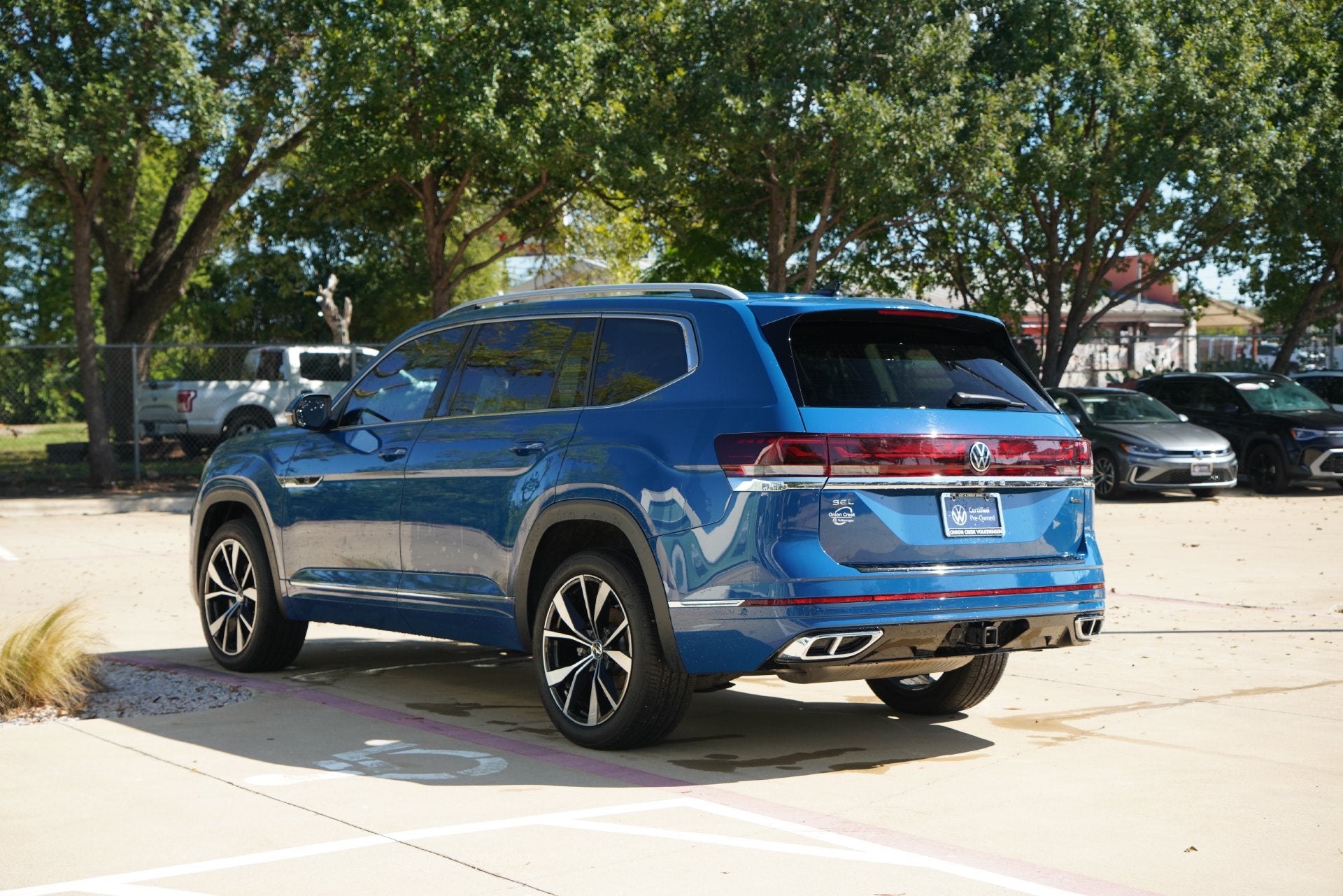 2025 Volkswagen Atlas 2.0T SEL Premium R-Line