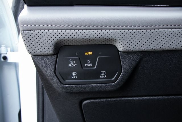 2024 Volkswagen Atlas 2.0T Peak Edition SEL