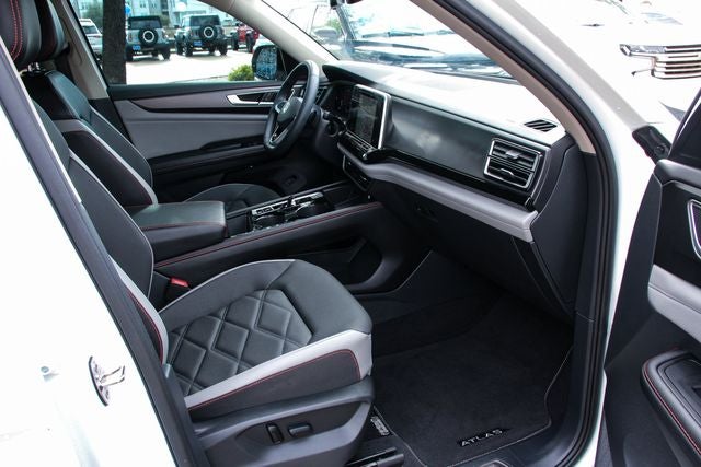 2024 Volkswagen Atlas 2.0T Peak Edition SEL