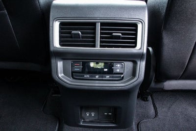 2024 Volkswagen Atlas 2.0T Peak Edition SEL