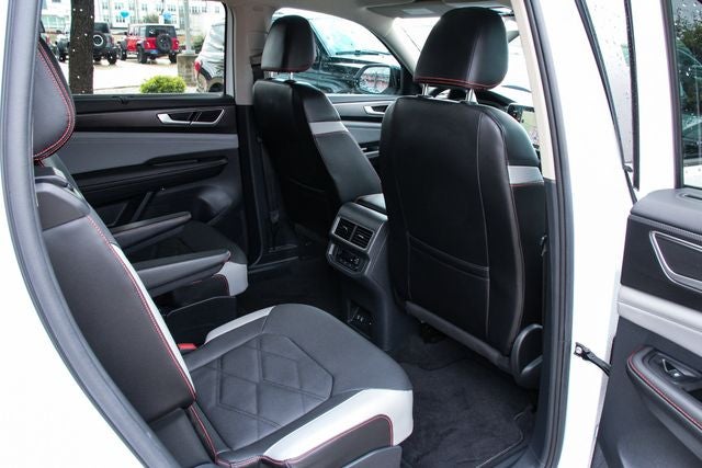 2024 Volkswagen Atlas 2.0T Peak Edition SEL