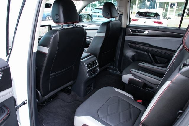 2024 Volkswagen Atlas 2.0T Peak Edition SEL