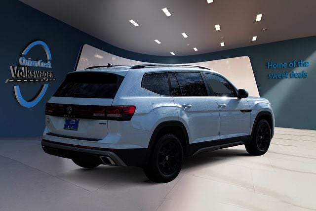 2024 Volkswagen Atlas 2.0T Peak Edition SEL