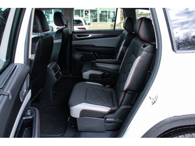 2024 Volkswagen Atlas 2.0T Peak Edition SEL