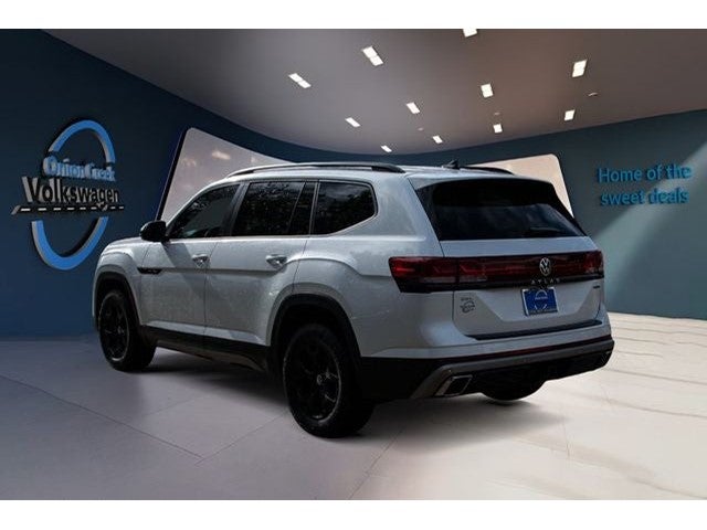 2024 Volkswagen Atlas 2.0T Peak Edition SEL