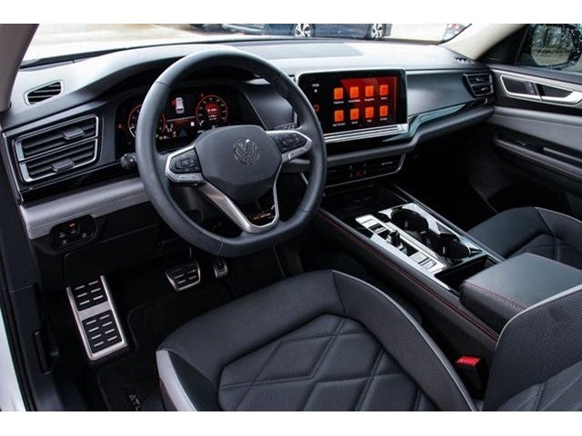 2024 Volkswagen Atlas 2.0T Peak Edition SEL