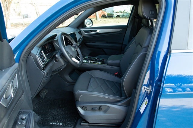 2025 Volkswagen Atlas Cross Sport 2.0T SE w/Technology