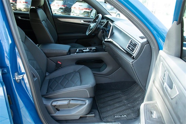 2025 Volkswagen Atlas Cross Sport 2.0T SE w/Technology