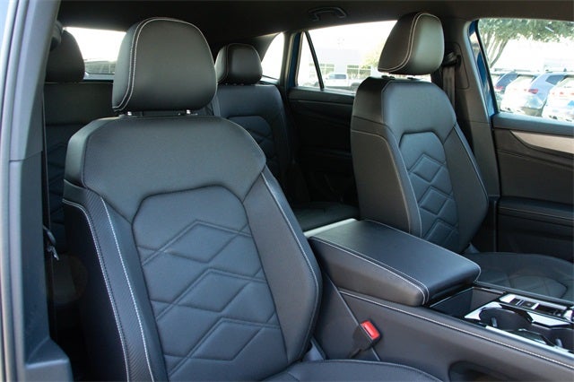 2025 Volkswagen Atlas Cross Sport 2.0T SE w/Technology