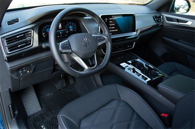 2025 Volkswagen Atlas Cross Sport 2.0T SE w/Technology