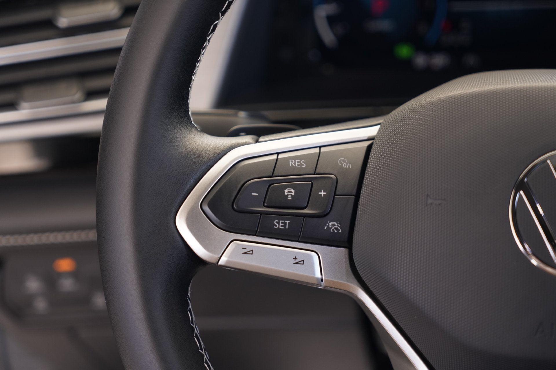 2026 Volkswagen Atlas Cross Sport SE w/Technology