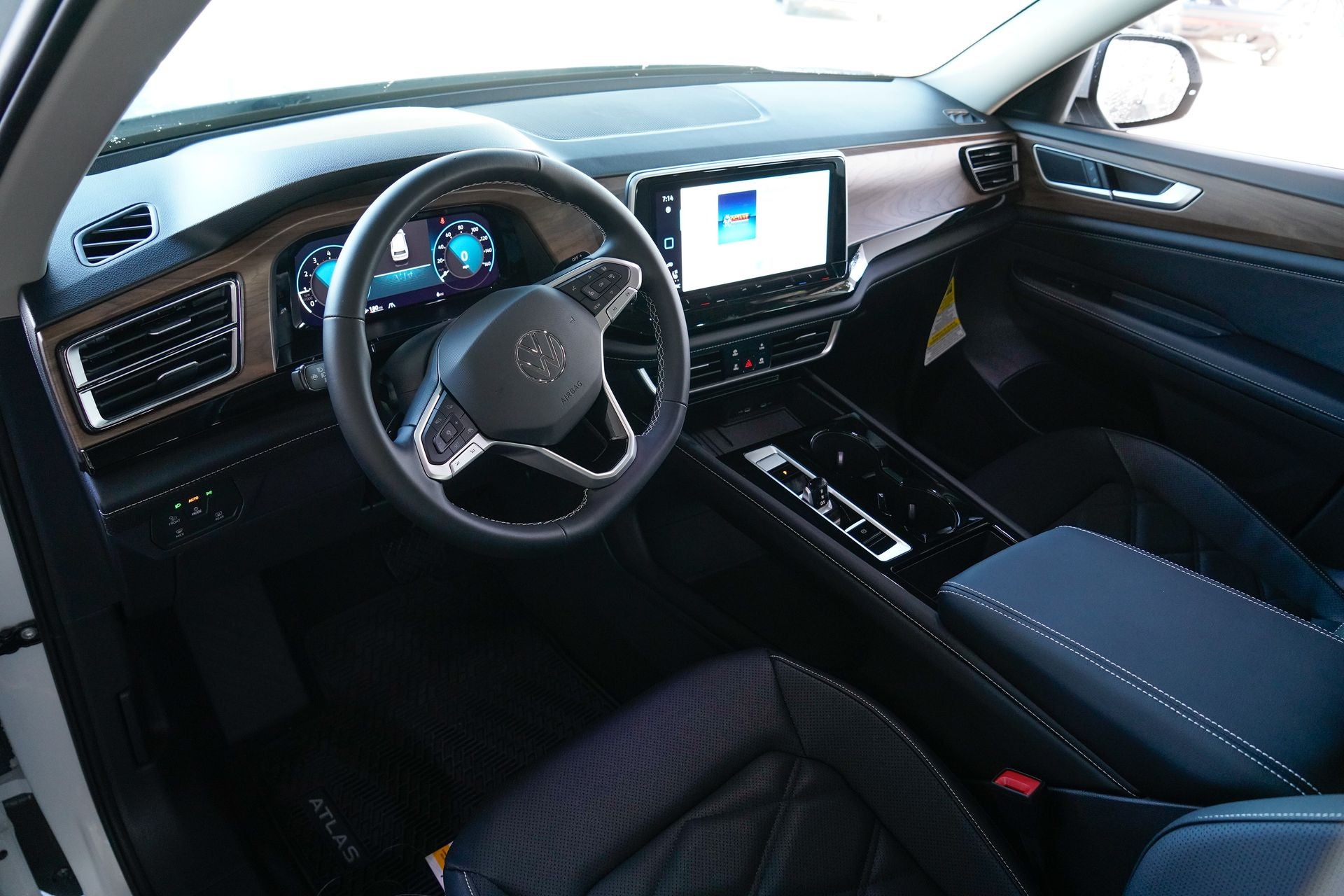 2026 Volkswagen Atlas 2.0T SE W/TECHNOLOGY