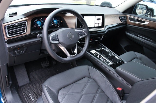2025 Volkswagen Atlas 2.0T SE w/Technology