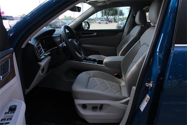 2025 Volkswagen Atlas 2.0T SE w/ Technology