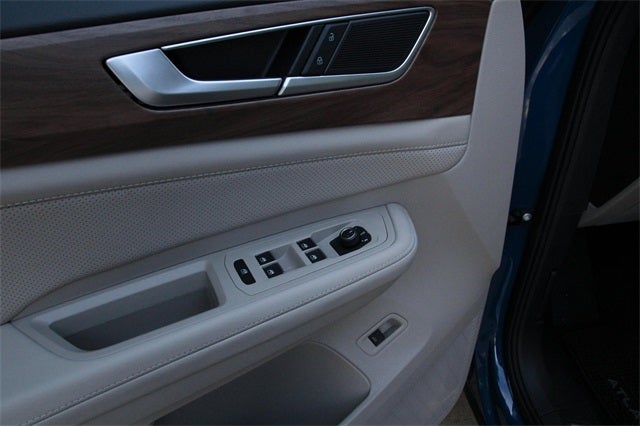 2025 Volkswagen Atlas 2.0T SE w/ Technology