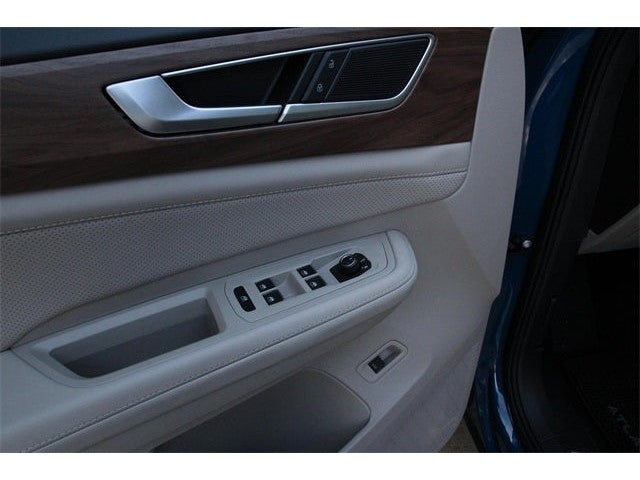 2025 Volkswagen Atlas 2.0T SE w/ Technology