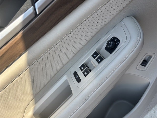 2025 Volkswagen Atlas 2.0T SE w/ Technology