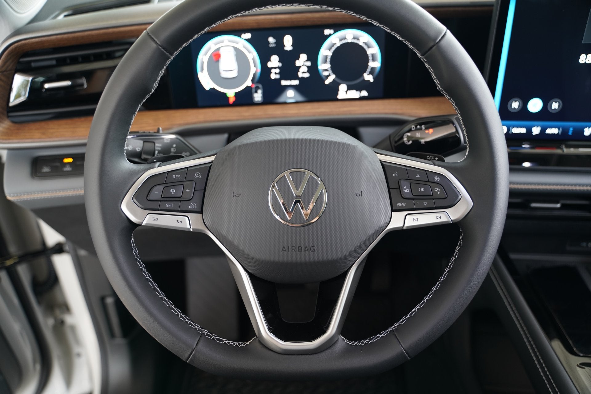 2027 Volkswagen Atlas SE w/Technology