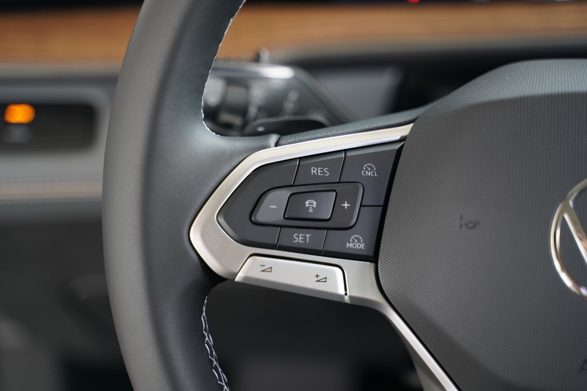 2027 Volkswagen Atlas SE w/Technology