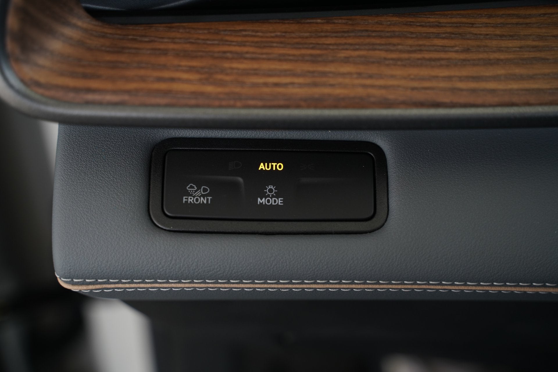 2027 Volkswagen Atlas SE w/Technology