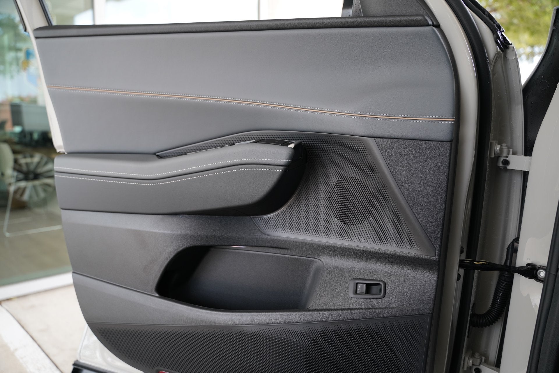 2027 Volkswagen Atlas SE w/Technology