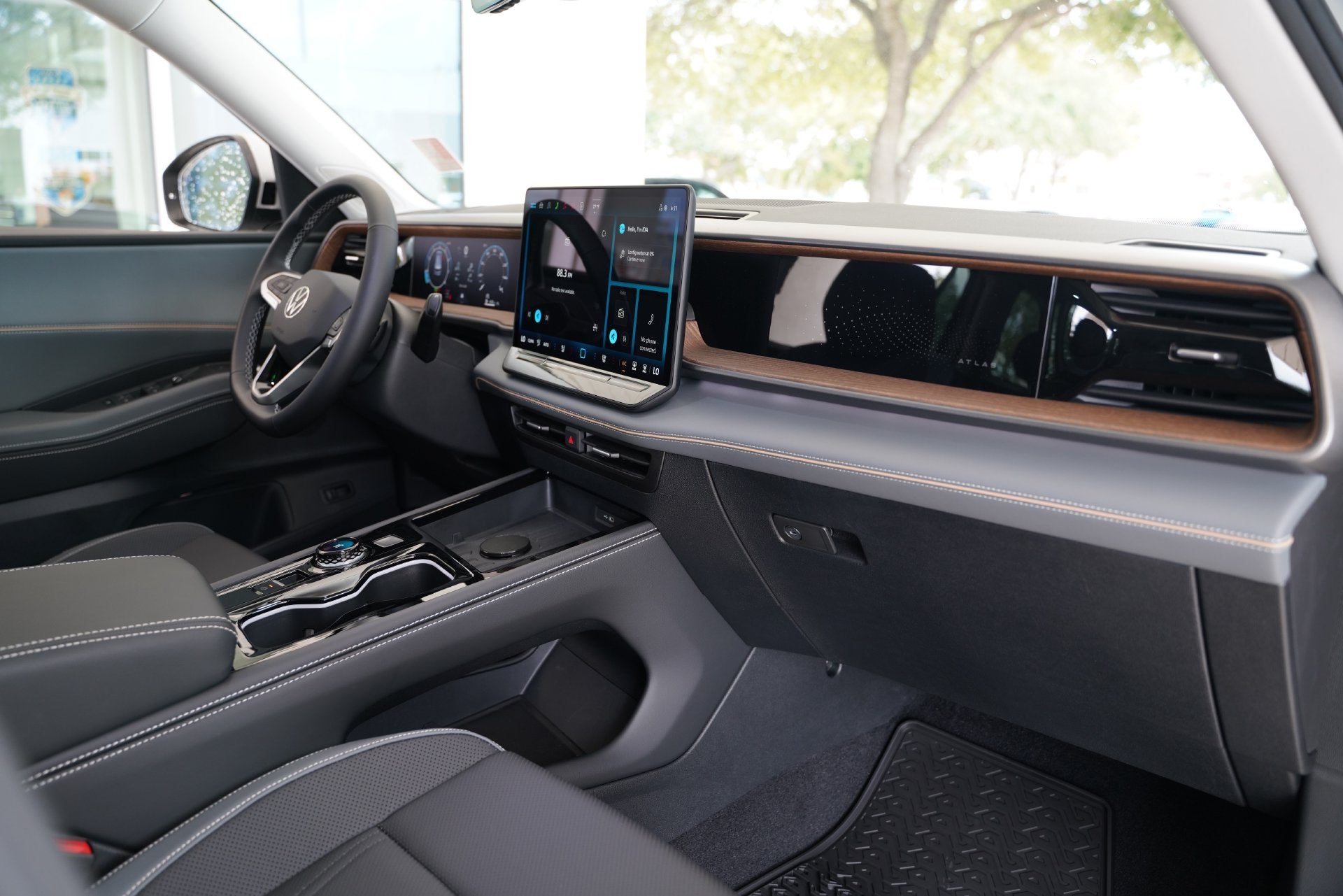 2027 Volkswagen Atlas SE w/Technology