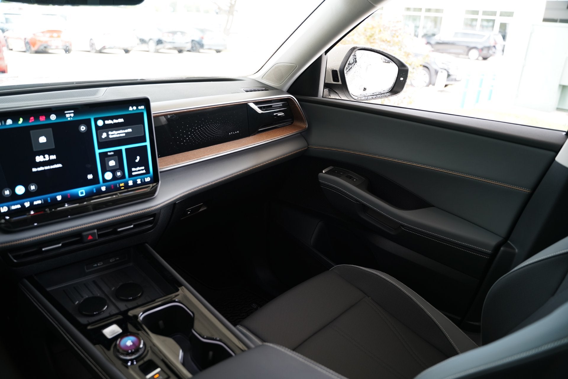2027 Volkswagen Atlas SE w/Technology