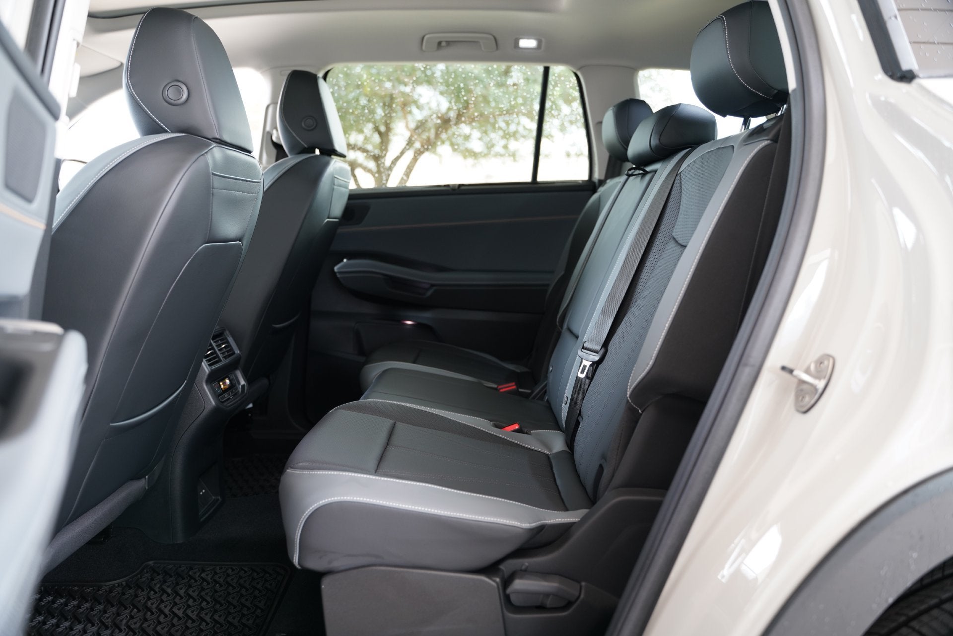 2027 Volkswagen Atlas SE w/Technology